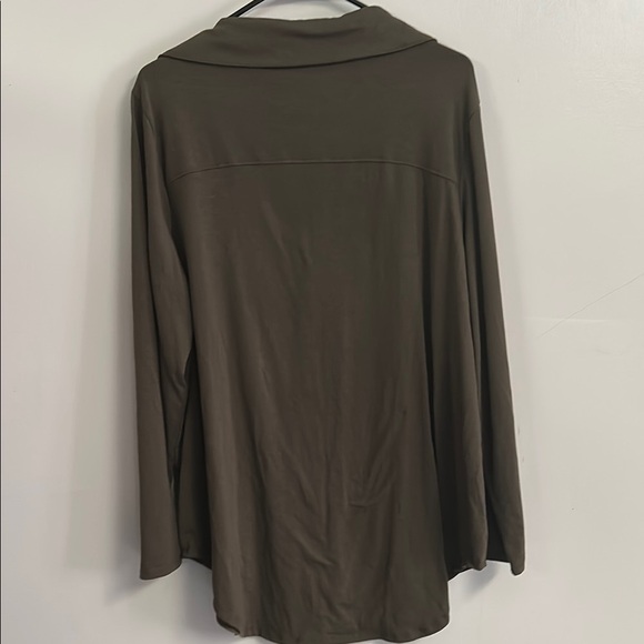 Women's Olive Button-Up Top - Picture 4 of 4